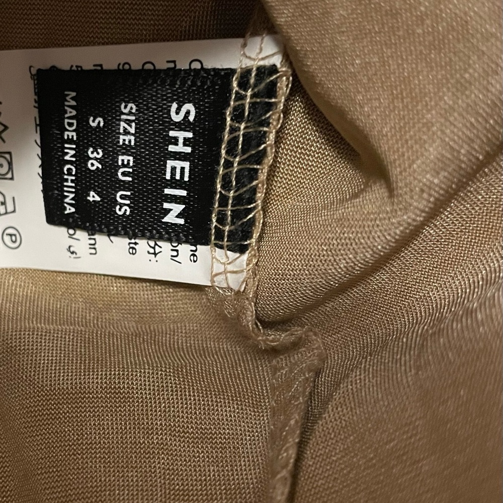 SHEIN Gold Metallic Short Sleeve Pocket Tee - Picture 5 of 6